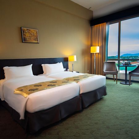 Pan Borneo Hotel Кота-Кинабалу Экстерьер фото
