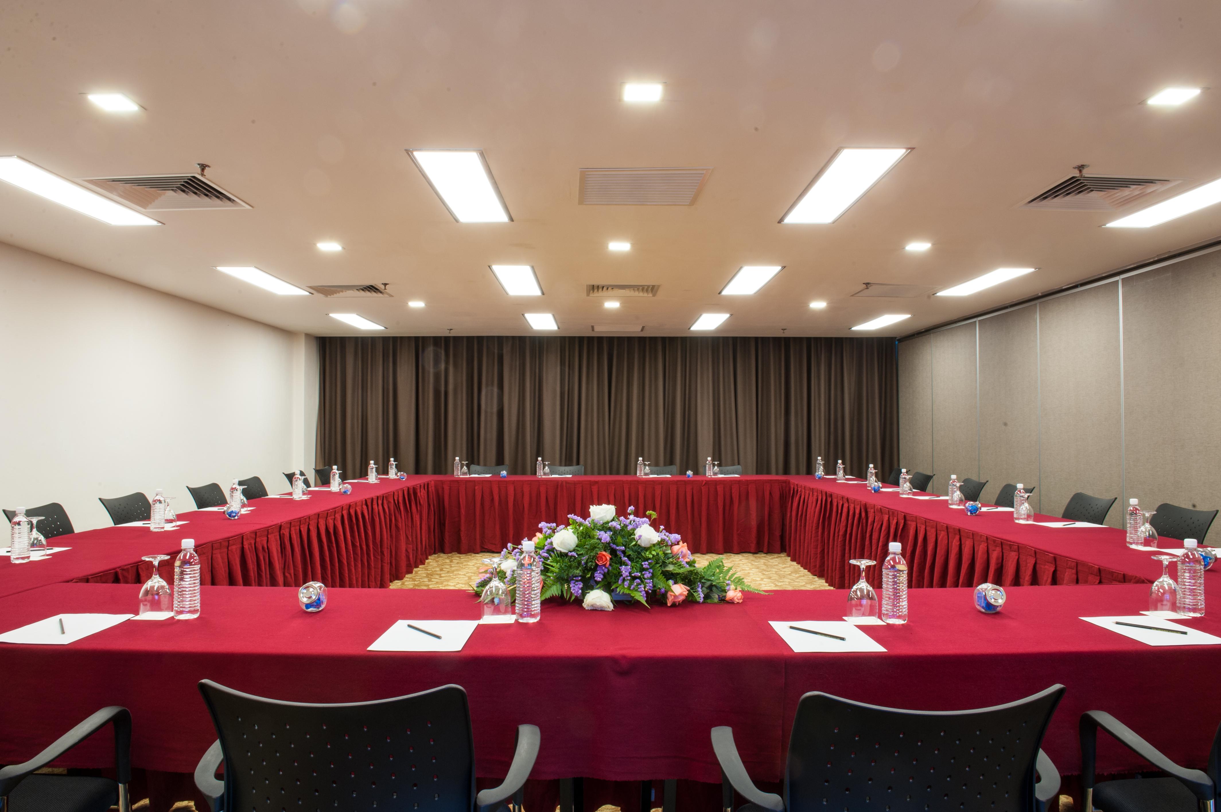 Pan Borneo Hotel Кота-Кинабалу Экстерьер фото